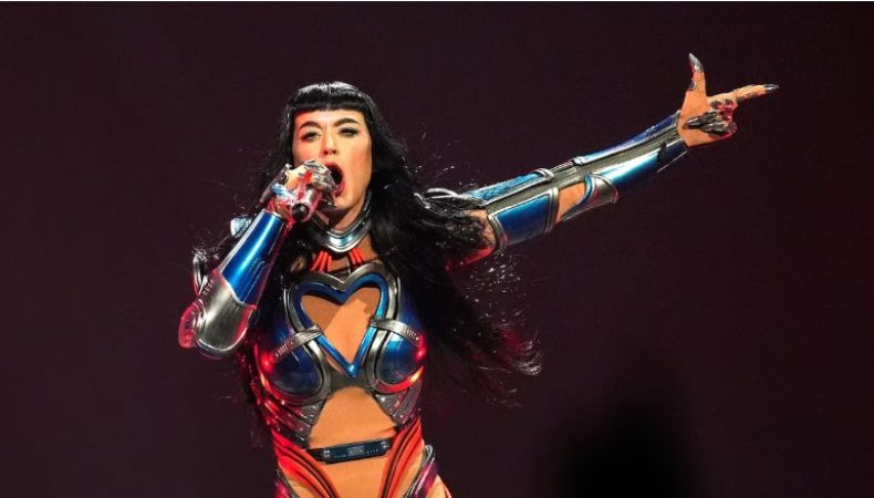 Fan de Katy Perry se desmaya en pleno concierto en Detroit