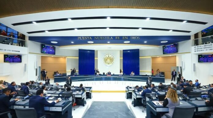 El presidente Bukele compartió en X una publicación de EFE sobre la posición del gobierno de EE. UU. ante la reforma constitucional en El Salvador.