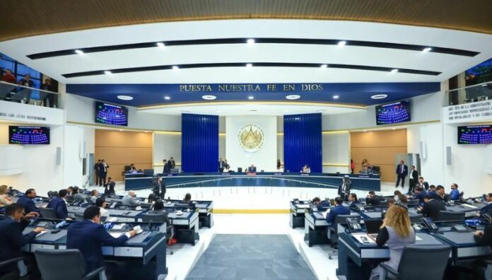 EE. UU. avala reforma constitucional en El Salvador El presidente Bukele compartió en X una publicación de EFE sobre la posición del gobierno de EE. UU. ante la reforma constitucional en El Salvador.