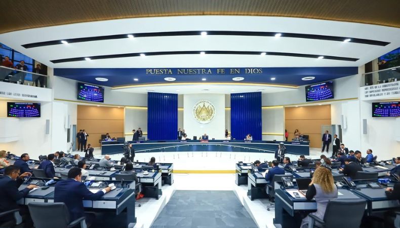 EE. UU. avala reforma constitucional en El Salvador