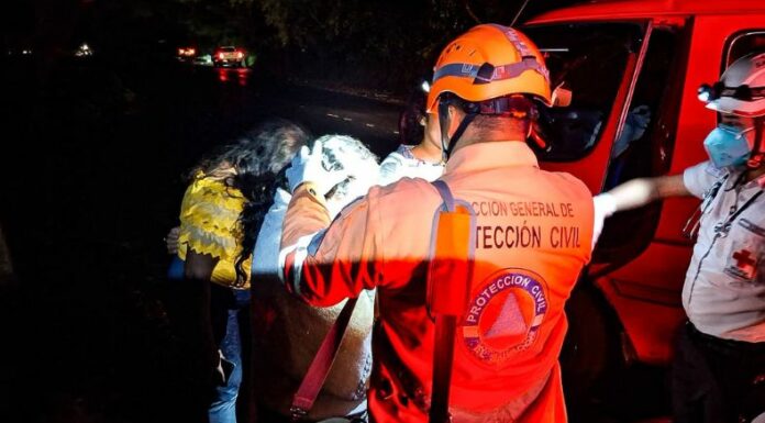 Dos personas resultaron lesionadas tras un accidente de tránsito registrado anoche en San Cayetano Istepeque.