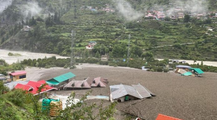 Las autoridades continúan con la búsqueda de personas desaparecidas luego que ayer se registraran severas inundaciones en el Himalaya indio.