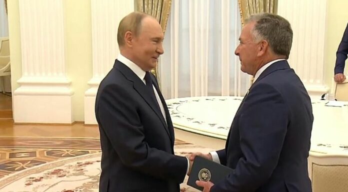 Vladimir Putin se reunió en Moscú con el enviado estadounidense Steve Witkoff durante casi tres horas, informó el Kremlin.