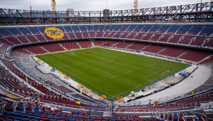 Barcelona abrirá por fases el Camp Nou Barcelona alcanzó un acuerdo con el Ayuntamiento de Cataluña para abrir por fases la capacidad del estadio Camp Nou.