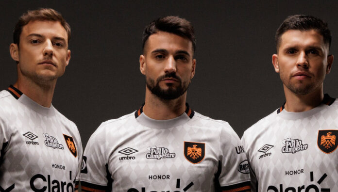 Águila presentó su nuevo uniforme Club Deportivo Águila previo al debut en Copa Centroamericana reveló su nuevo indumentaria de visitante para la temporada 2025-26.