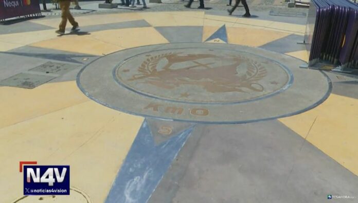 El kilómetro cero corazón geográfico e histórico de El Salvador En el Centro de San Salvador se encuentra el kilómetro cero, el lugar desde donde comienzan a medirse todas las distancias del país.