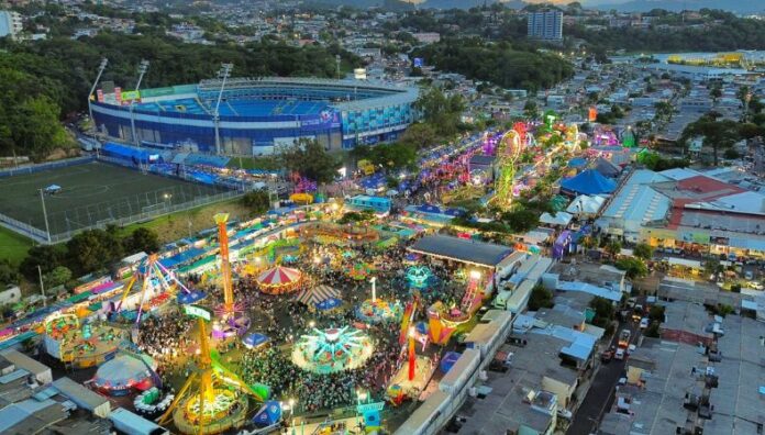 Más de un millón de visitantes asistió a Sivarland Las vacaciones de agosto tuvieron como centro de atención el parque de diversiones Sivarland, donde 1.4 millones de personas disfrutaron el período vacacional.