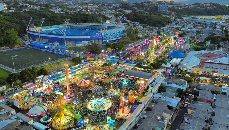 Más de un millón de visitantes asistió a Sivarland Las vacaciones de agosto tuvieron como centro de atención el parque de diversiones Sivarland, donde 1.4 millones de personas disfrutaron el período vacacional.