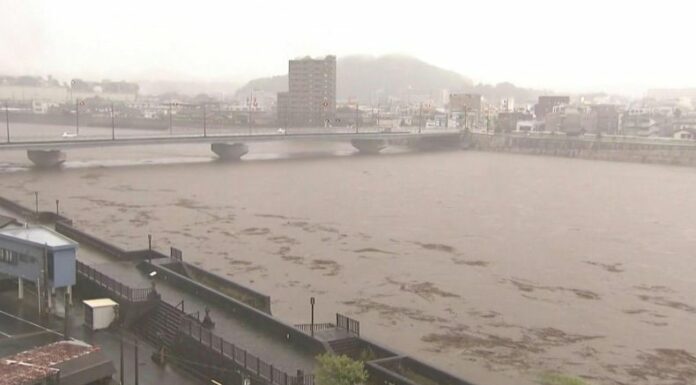 Japón emitió este viernes una alerta de máximo nivel para la región sur de Kagoshima y advirtió que “hay vidas en peligro”.