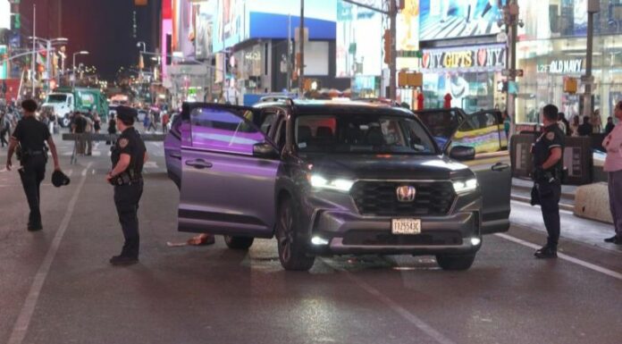Un joven de 17 años abrió fuego en Times Square, Nueva York, dejando tres personas heridas, informó la policía local.
