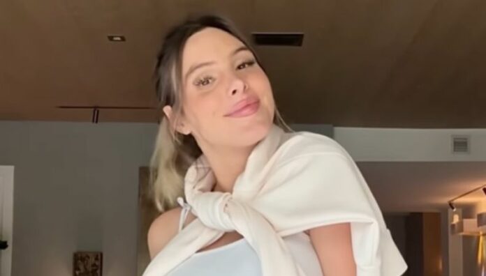 Lele Pons sorprende al mostrar su abdomen posparto A solo dos semanas de dar a luz a su hija Eloísa, la influencer compartió un video en el que muestra cómo luce su abdomen tras el embarazo, generando miles de reacciones en redes sociales.
