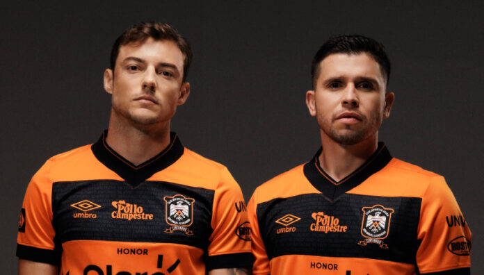 Águila presentó su nueva camiseta Los