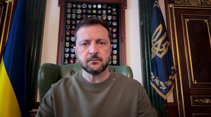 El presidente de Ucrania, Volodimir Zelenski, afirmó este sábado que su país no entregará ninguna parte de su territorio a Rusia.