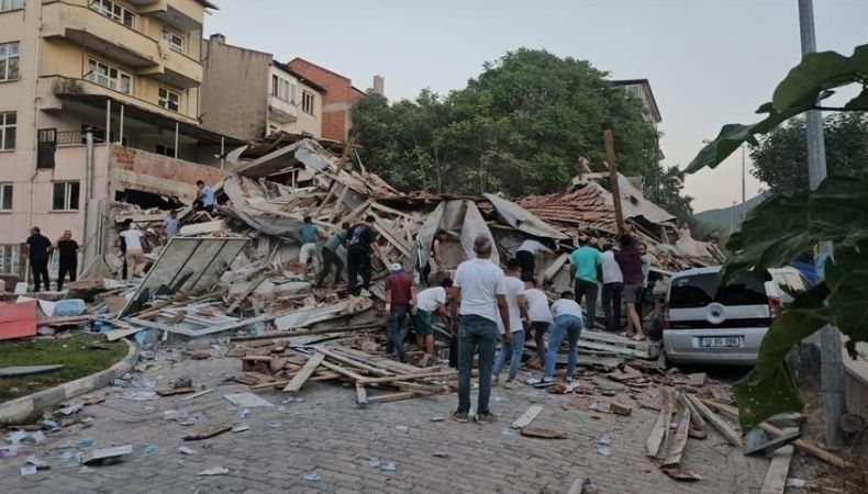 Fuerte sismo de magnitud 6.1 sacude el oeste de Turquía