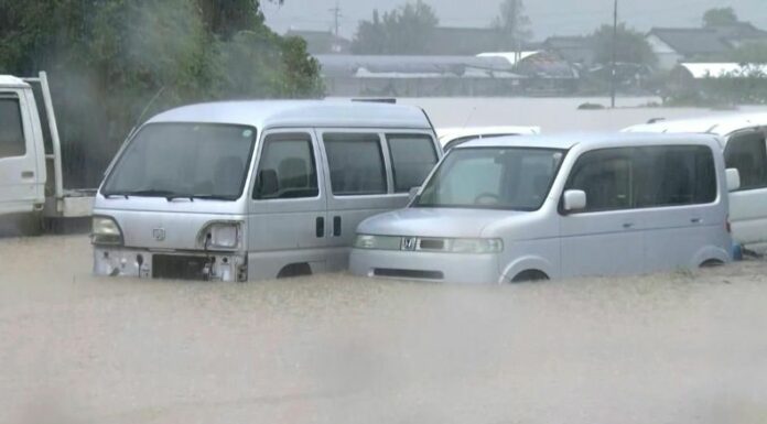 Japón pidió evacuar a millones de personas tras fuertes lluvias que causaron inundaciones y deslizamientos, dejando varios desaparecidos.