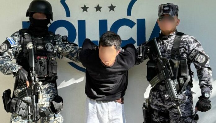 Capturan a hombre acusado de agredir sexualmente a un menor Autoridades capturaron a un hombre acusado de agredir sexualmente a un menor de edad en Jocoro, Morazán Sur.