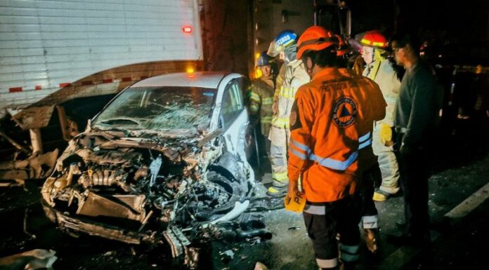Un múltiple accidente de tránsito se registró esta noche en la carretera que de Sonsonate conduce a San Salvador.