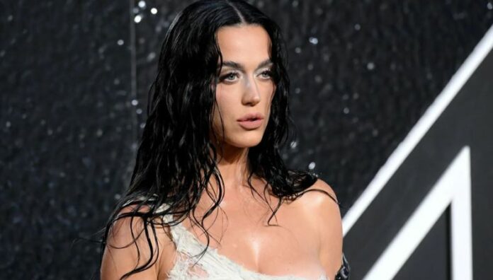 Katy Perry sancionada por grabar en área protegida de España La cantante enfrentó una multa tras filmar el videoclip de “Lifetimes” en una zona natural restringida, sin contar con los permisos requeridos.
