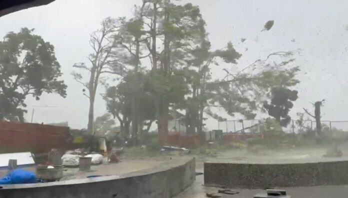 El tifón Podul tocó tierra en Taiwán El tifón Podul tocó tierra en el sureste de Taiwán, con fuertes vientos y lluvias torrenciales que han obligado a la evacuación de miles de personas.