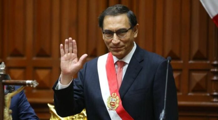 La justicia de Perú ordenó cinco meses de prisión preventiva contra el expresidente Martín Vizcarra, por corrupción.