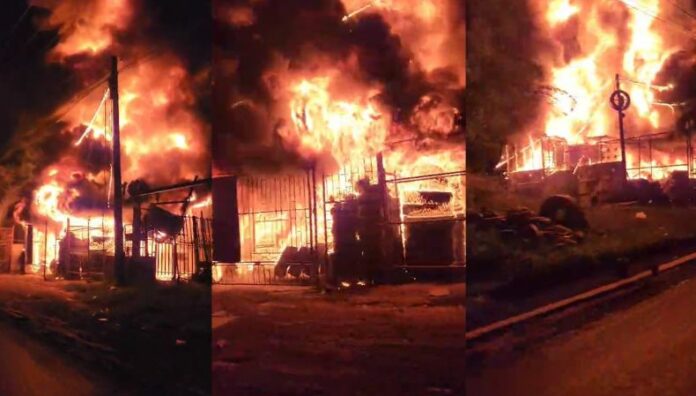 Incendio consume llantería en Apopa