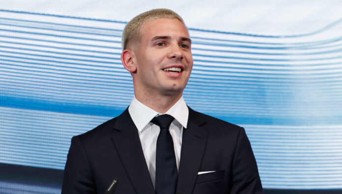 Mastantuono nuevo jugador del Real Madrid El delantero argentino aseguró en su presentación en el Real Madrid que Lionel Messi es el mejor jugador del mundo.