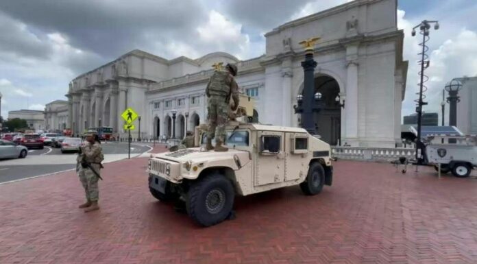 Agentes de la Guardia Nacional ya están movilizados en Washington, la capital de Estados Unidos, tras la orden del presidente Trump.