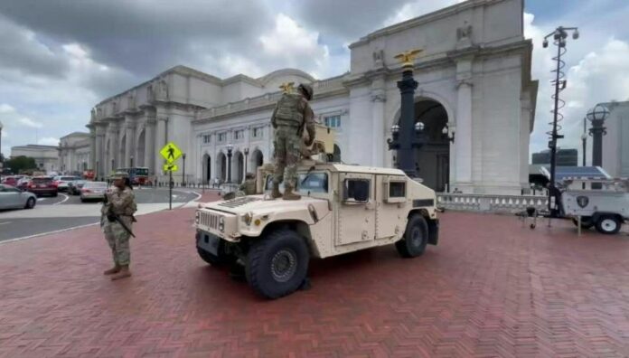 La Guardia Nacional ya fue desplegada en Washington, afirma el Pentágono Agentes de la Guardia Nacional ya están movilizados en Washington, la capital de Estados Unidos, tras la orden del presidente Trump.