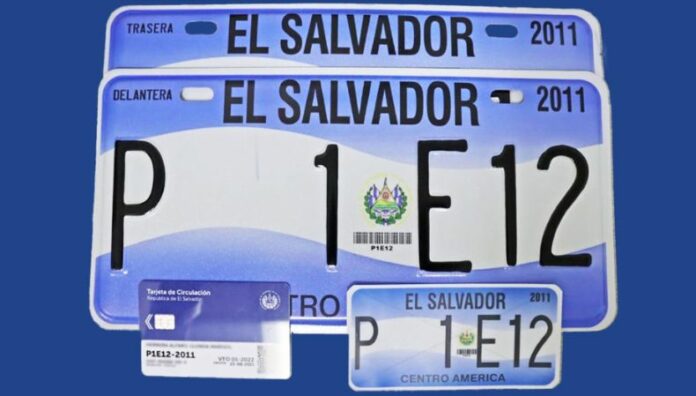 Obras Públicas solicita prórroga para vigencia de placas hasta 2026 El Ministerio de Obras Públicas pidió a la Asamblea extender la vigencia de las placas emitidas en 2011 hasta agosto de 2026, para reducir costos a conductores y permitir la circulación legal de los vehículos.