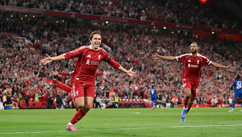 Liverpool derrotó en los últimos minutos al Bournemouth en el inicio de la temporada 2025-26 de la Premier League.