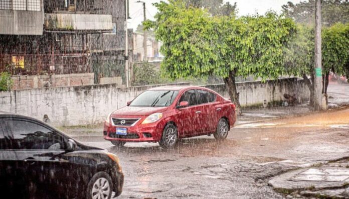Se esperan lluvias este fin de semana por influencia de onda tropical Debido a la influencia de una onda tropical, para este fin de semana se esperan lluvias y tormentas en diferentes puntos del país.