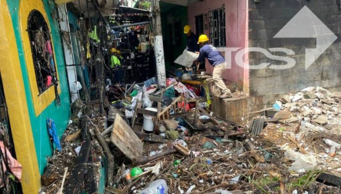 Lluvias causaron daños en 130 viviendas y más de 20 familias fueron evacuadas Las fuertes lluvias registradas anoche causaron daños en al menos 130 viviendas debido a las inundaciones.