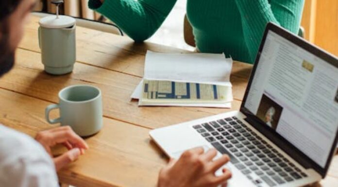 Las universidades impulsan carreras híbridas que combinan varias disciplinas, con el propósito de formar profesionales versátiles. Esta modalidad busca responder a las demandas de un mercado laboral.