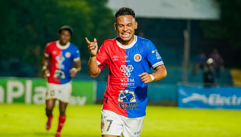 Con la goleada ante Zacatecoluca, CD FAS llegó seis juegos invicto empatando por cuarta ocasión el mejor arranque en los torneos cortos.