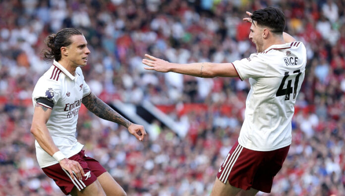 Arsenal vuelve a vencer al Manchester United en la Premier Arsenal se impuso de visitante al Manchester United en el cierre de la primera jornada de la Premier League.