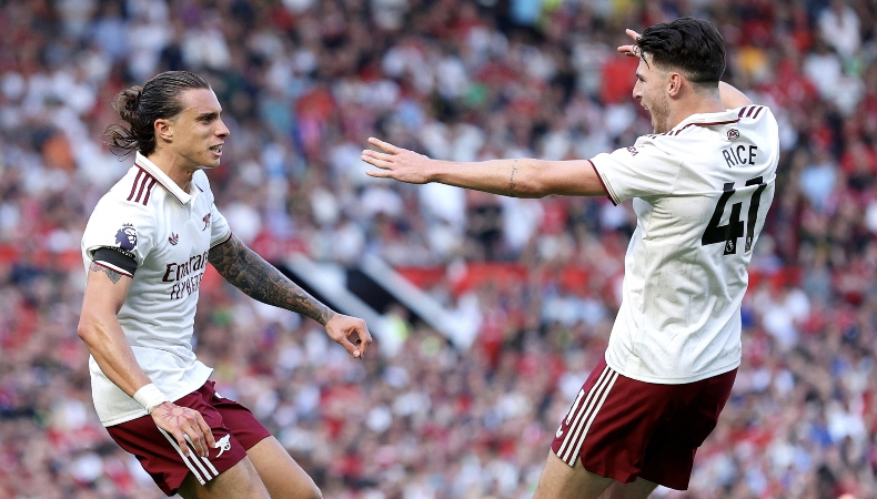 Arsenal se impuso de visitante al Manchester United en el cierre de la primera jornada de la Premier League.