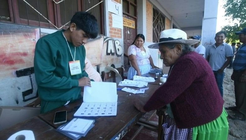 Bolivia elige presidente y Congreso este domingo; la derecha aparece como favorita ante la crisis económica.