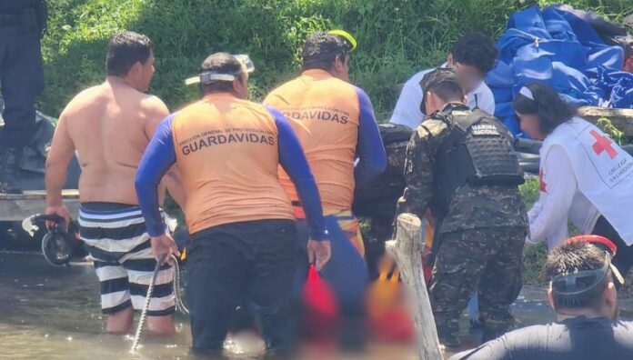 Recuperan cuerpo de un menor en el lago de Coatepeque Un estudiante murió ahogado este domingo en el lago de Coatepeque. Su cuerpo fue recuperado tras varias horas de búsqueda.
