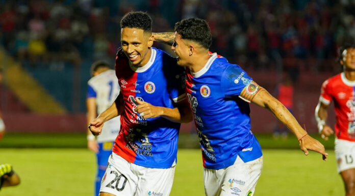 Club Deportivo FAS se mantiene como líder del torneo. Mientras que, Alianza y Águila volvieron a la victoria en el Apertura 2025.