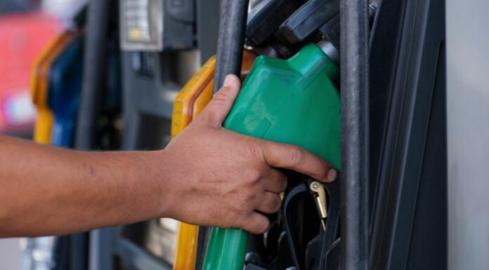 La Dirección General de Energía, Hidrocarburos y Minas publicó los respectivos precios de los combustibles vigentes a partir de mañana.