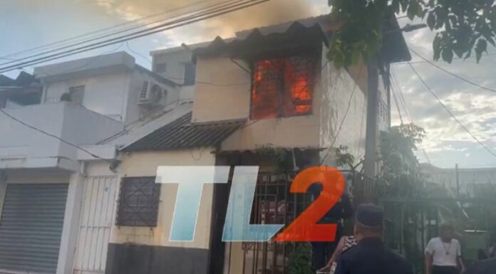 Un incendio se registró esta mañana, en un apartamento ubicado en la avenida Las Amapolas, en San Salvador Centro.