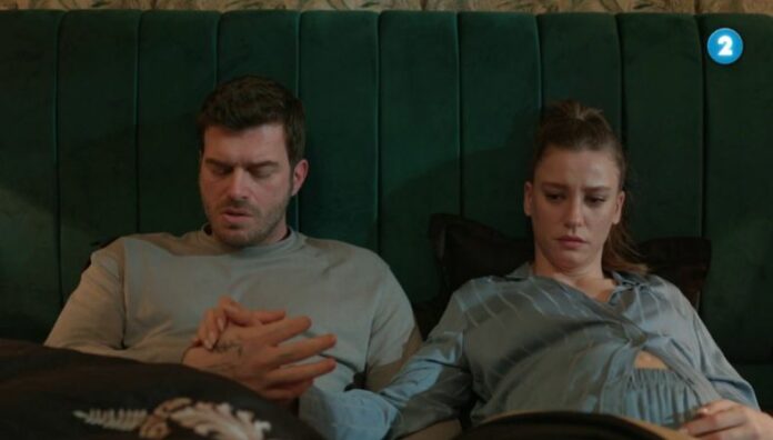 ¡No te puedes perder el gran final de “La Familia”! El esperado final de la novela turca se transmitirá este martes 19 de agosto a las 9:00 p.m. por Canal 2, con un capítulo cargado de tensión y dudas sobre el destino de Aslan y Devin.