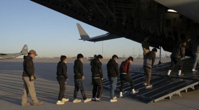 Pese a la baja en deportaciones de salvadoreños desde EE. UU., analistas advierten que las rutas terrestres siguen activas y la migración regional continúa.