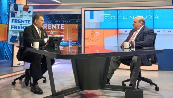 66 % de la economía en El Salvador es informal, buscan reducirla En concordancia con el plan para ampliar la base tributaria, la economía informal de El Salvador, debería reducirse de un 66 % a un 30 %.