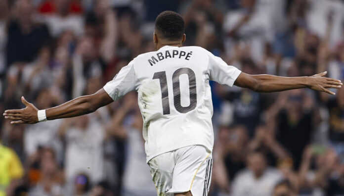 Real Madrid derrotó al Osasuna Real Madrid derrotó al Osasuna con un discutido gol de penal de Kylian Mbappé en la primera jornada del campeonato liguero.