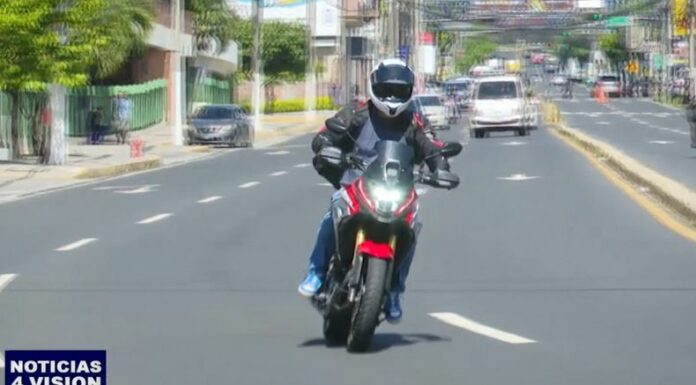 La seguridad en motocicleta no solo depende del casco o la velocidad moderada, sino también de la preparación de frenado.