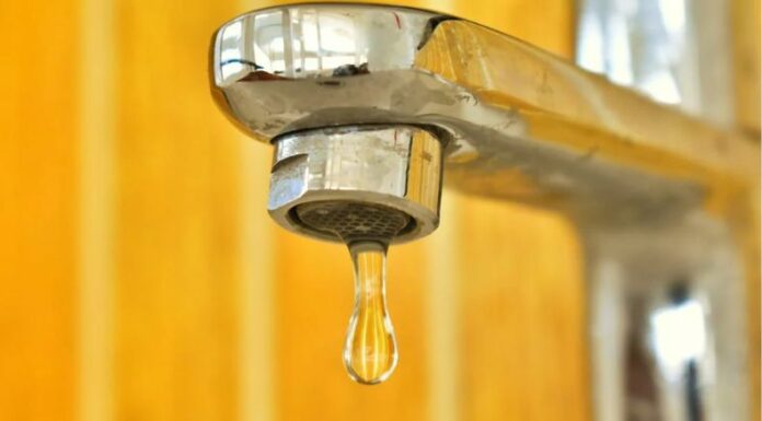 Una pequeña fuga de agua, que a simple vista parece inofensivo, puede convertirse en un gasto considerable y afectar el presupuesto del hogar.