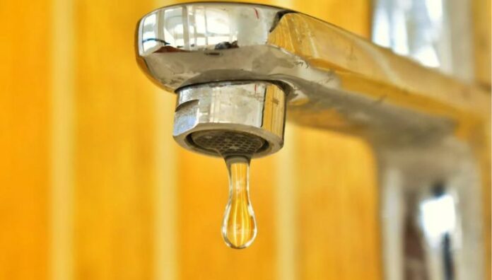 ¿Cómo detectar y evitar fugas de agua en casa? Una pequeña fuga de agua, que a simple vista parece inofensivo, puede convertirse en un gasto considerable y afectar el presupuesto del hogar.