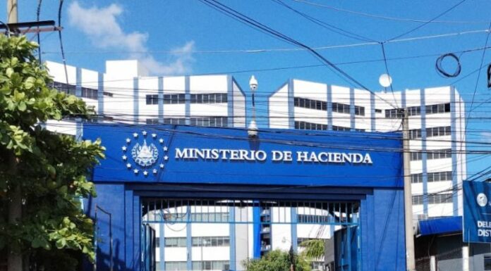 Hacienda presentó a la Asamblea Legislativa un informe en el que resaltó su estrategia para incrementar la recaudación sin subir impuestos, ampliando la base tributaria e incluyendo a sectores como el informal.