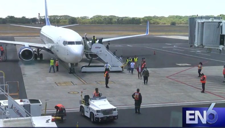 Falsos abogados y coyotes están detrás de nuevas estafas con documentos migratorios. La Embajada de Estados Unidos lanzó una alerta de advertencia para prevenir a la población.